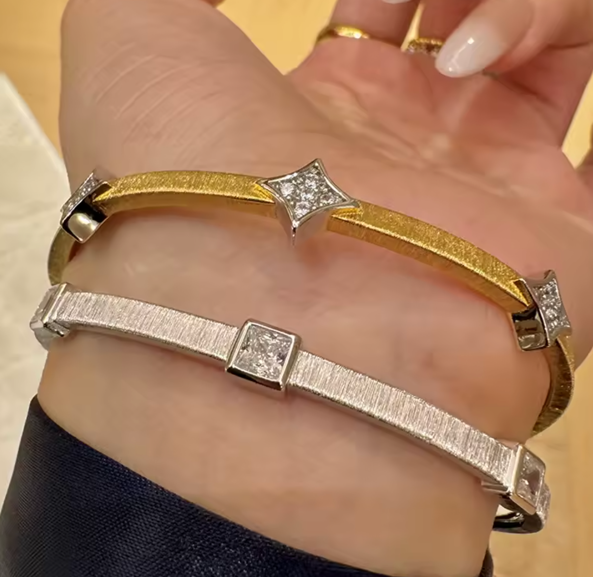 Single Zircon Luxury Bangle Bracelet for Women