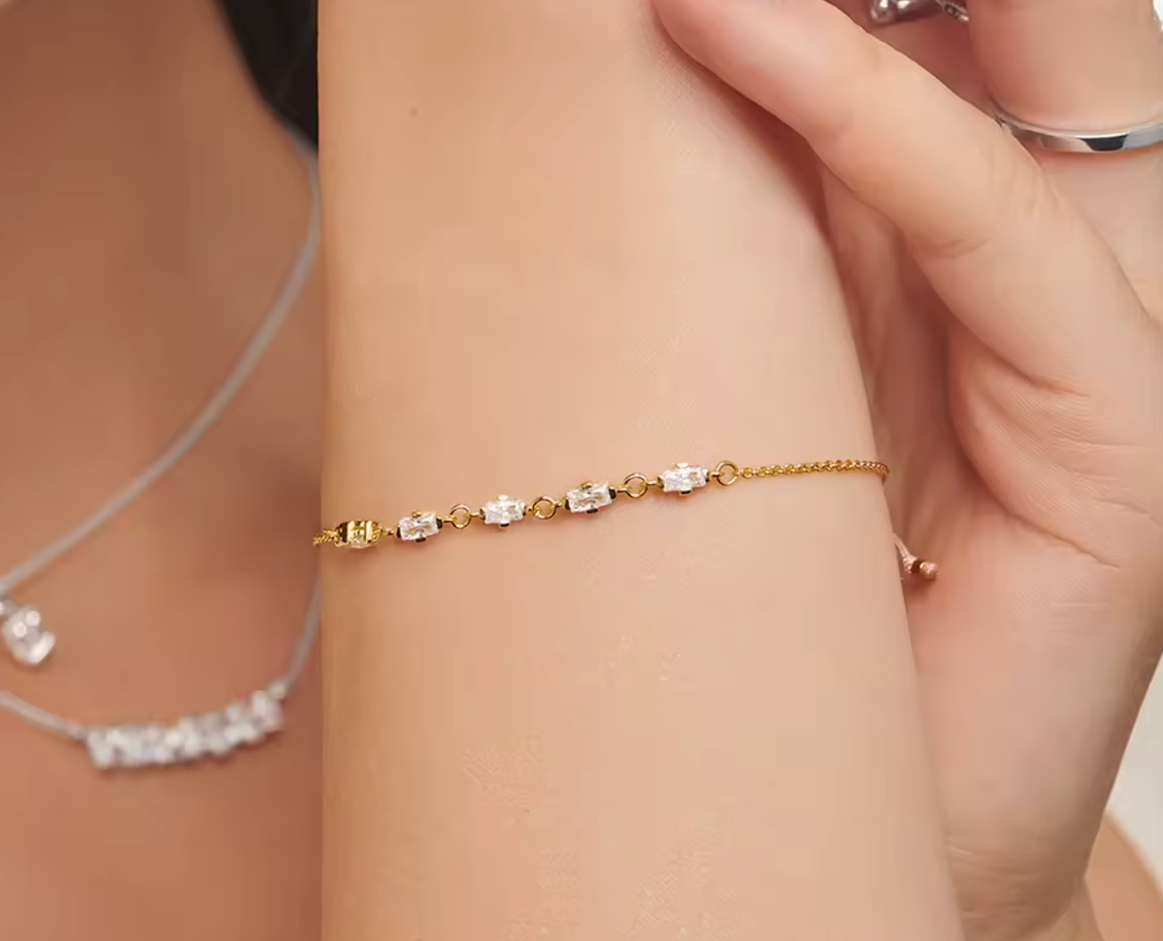 Modern Link Chain Bracelet for Women